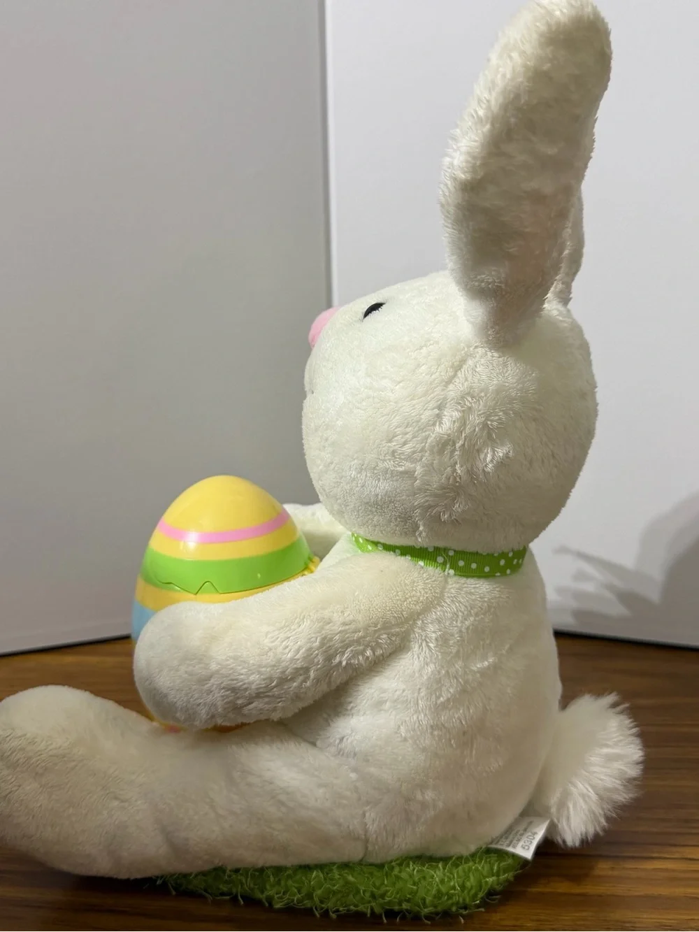 Vintage 2006 Hallmark Rockin’ Rabbit Easter Bunny Plush Musical Untested